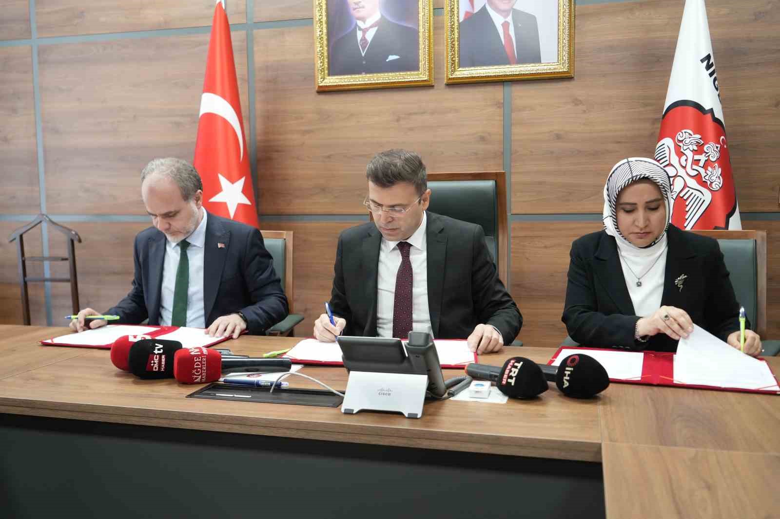 Niğde’de akran nezaketi ve aile içi iletişim için kurumlardan güç birliği
