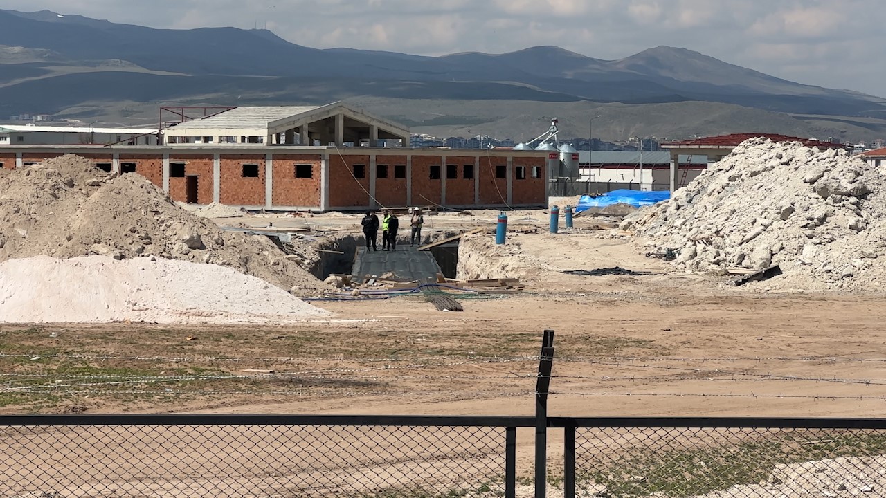 Niğde’de cezaevi inşaatından düşen işçi yaralandı
