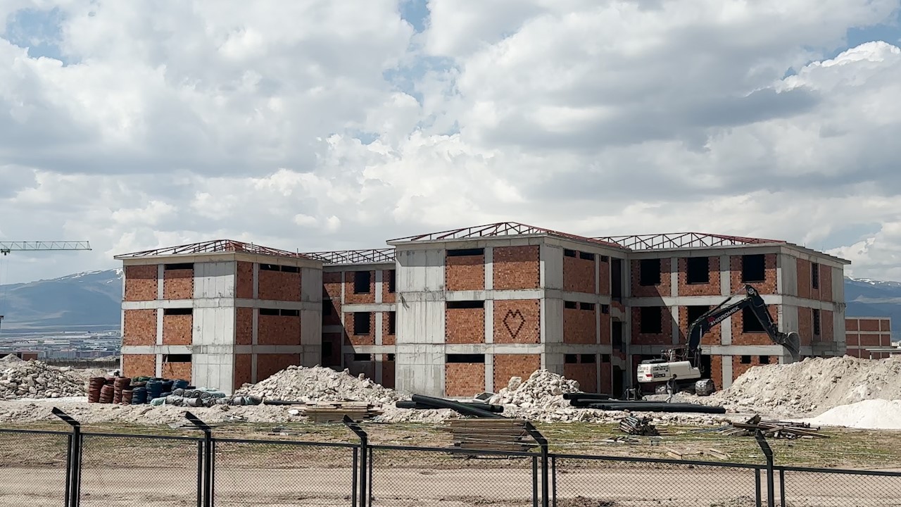 Niğde’de cezaevi inşaatından düşen işçi yaralandı
