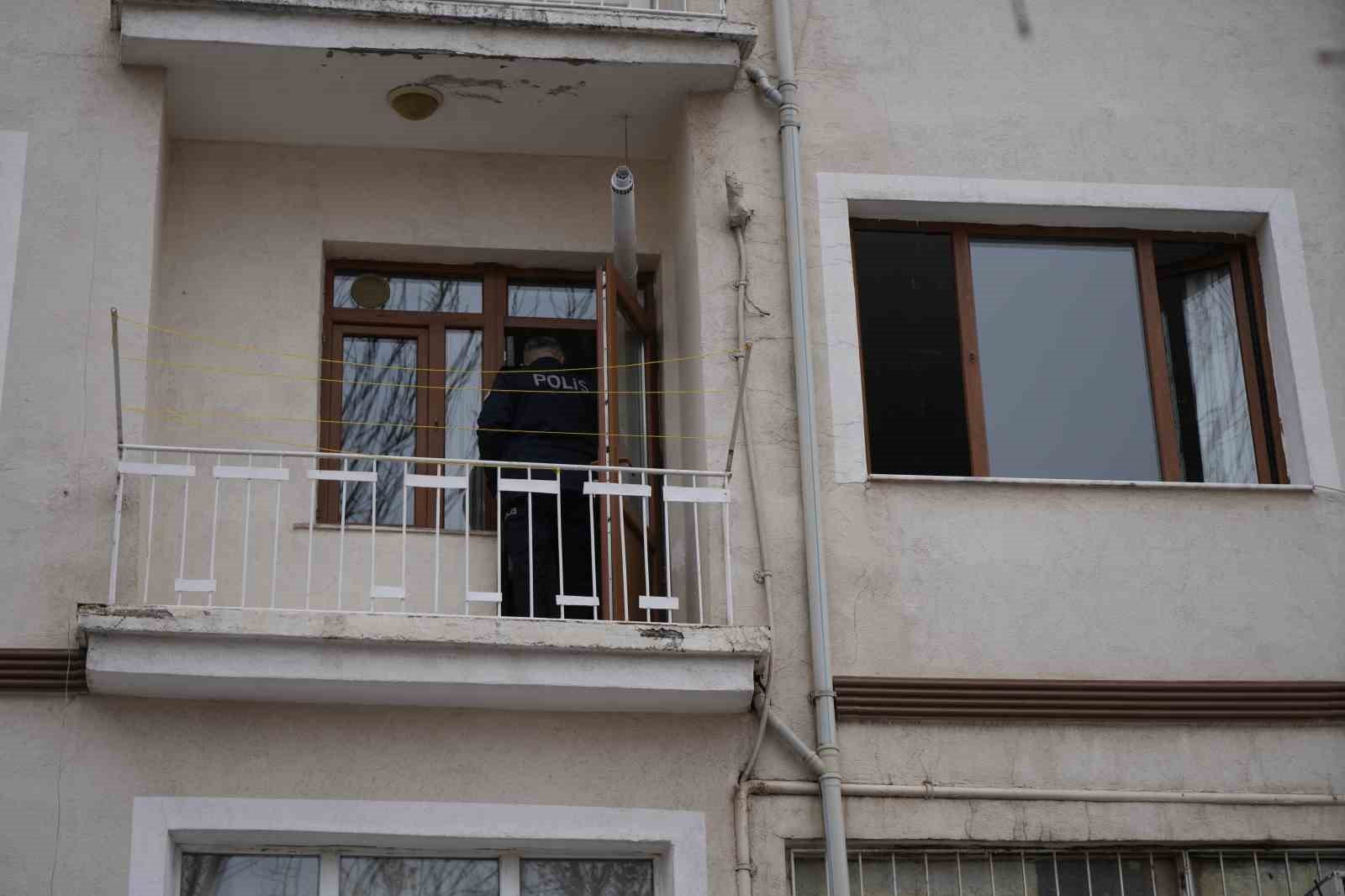 Niğde’de çift evlerinde ölü bulundu
