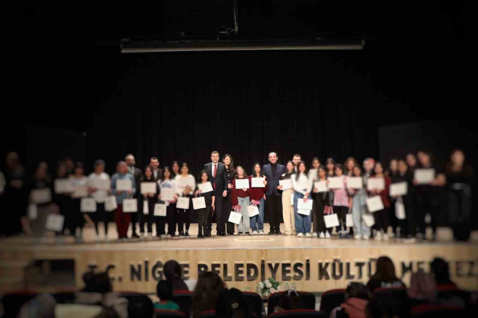 Niğde’de çocuklardan anlamlı tiyatro gösterisi
