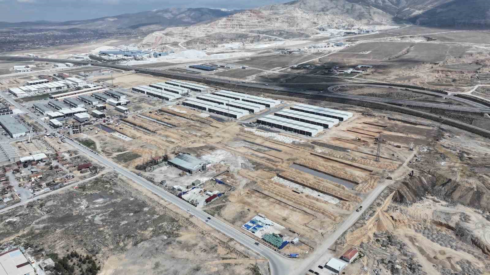 Niğde’de esnafa nefes olacak projenin temeli atıldı
Niğde’de esnafa nefes olacak projenin temeli atıldı