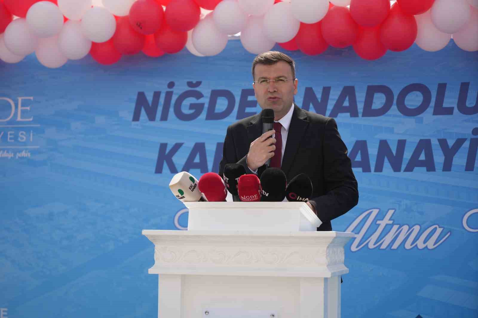 Niğde’de esnafa nefes olacak projenin temeli atıldı
Niğde’de esnafa nefes olacak projenin temeli atıldı