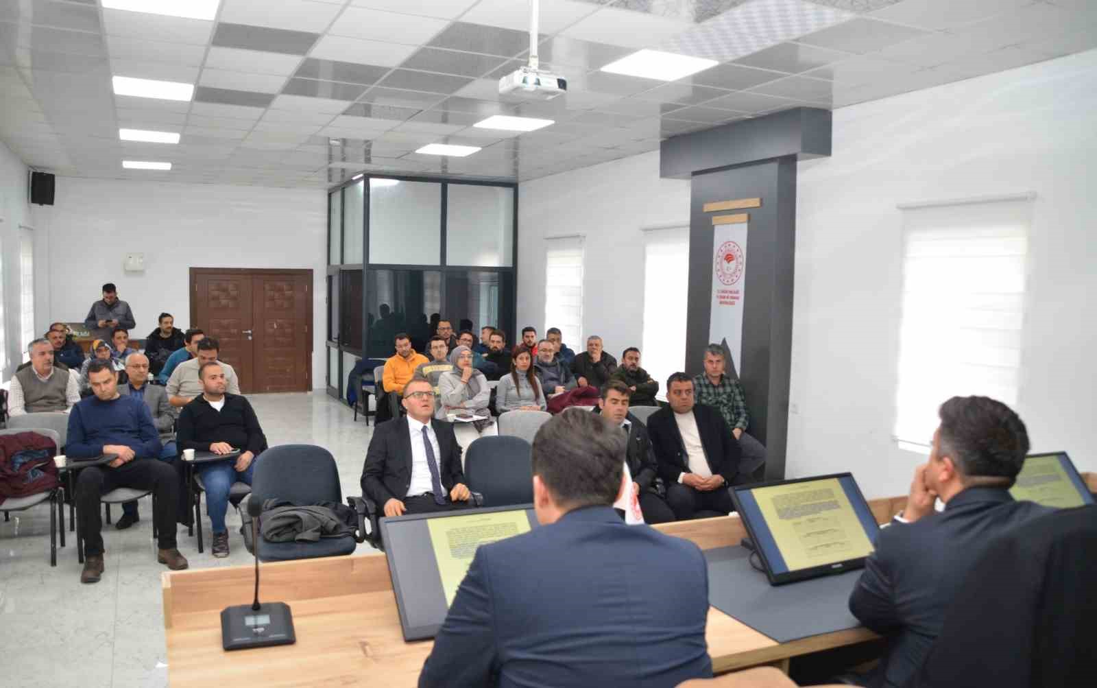 Niğde’de hayvan sağlığı eğitim toplantısı düzenlendi
