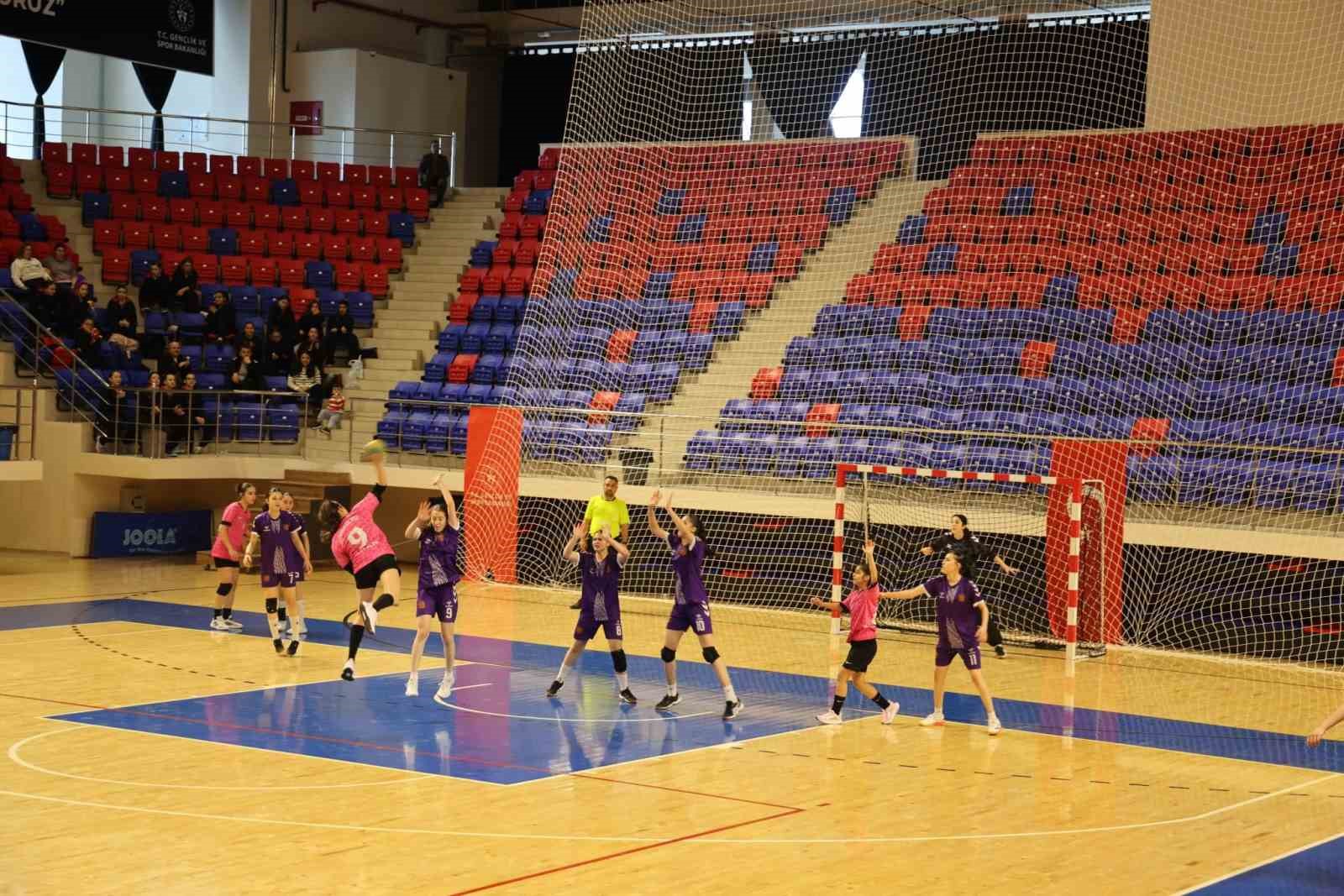 Niğde’de hentbol şöleni büyük heyecanla sona erdi
