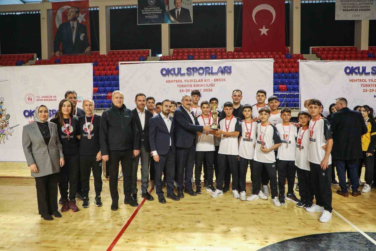 Niğde’de hentbol şöleni büyük heyecanla sona erdi
