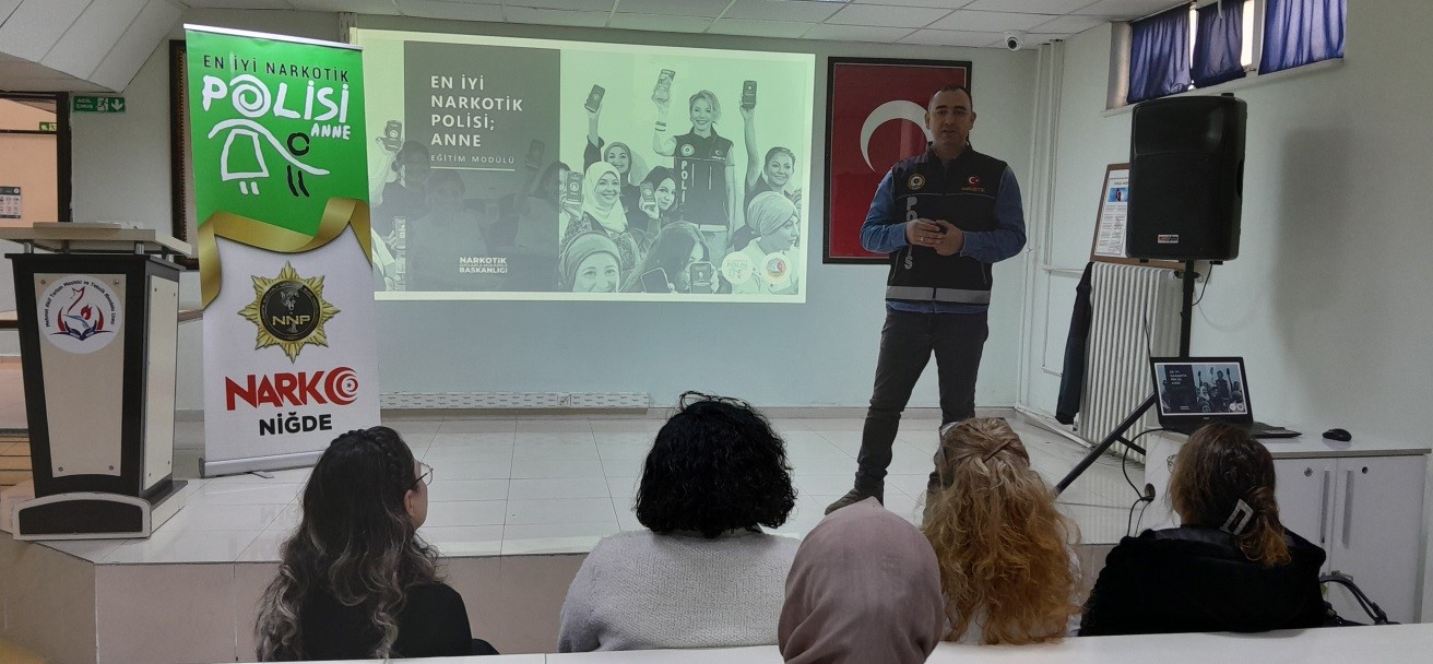 Niğde’de narkotik ekiplerinden bilgilendirme
