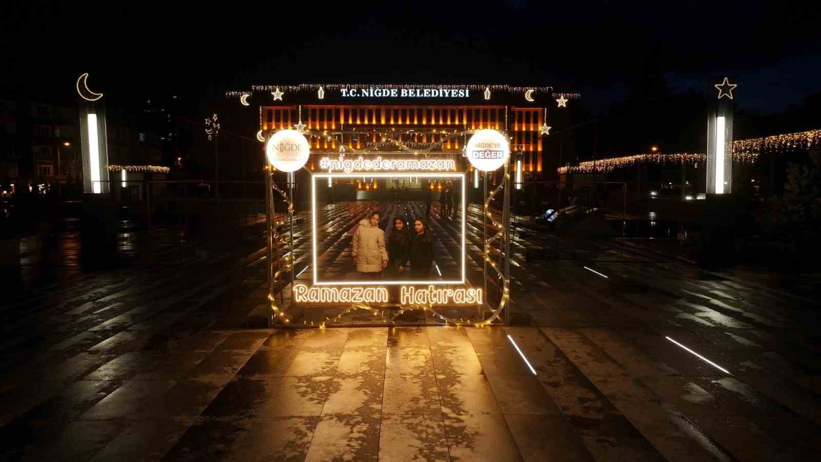 Niğde’de Ramazan ayında Ömer Halisdemir Meydanı’nda görsel şölen
