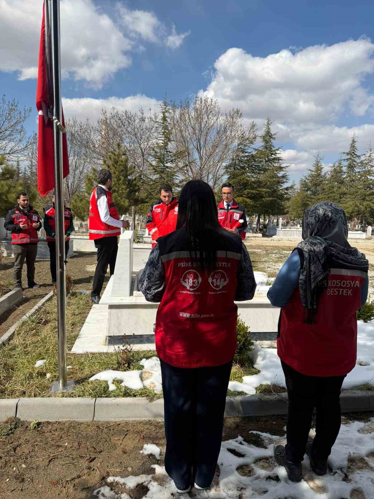 Niğde’de şehit kabirlerine anlamlı ziyaret
