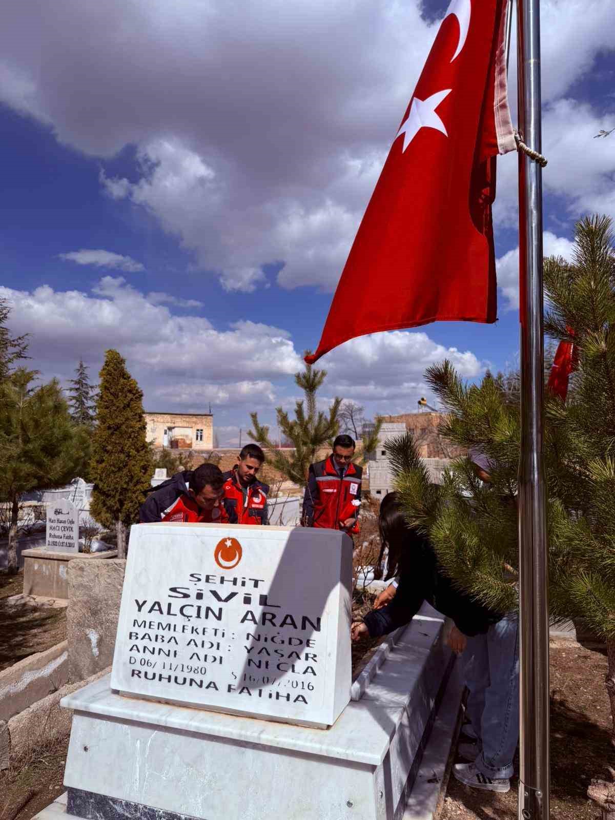 Niğde’de şehit kabirlerine anlamlı ziyaret
