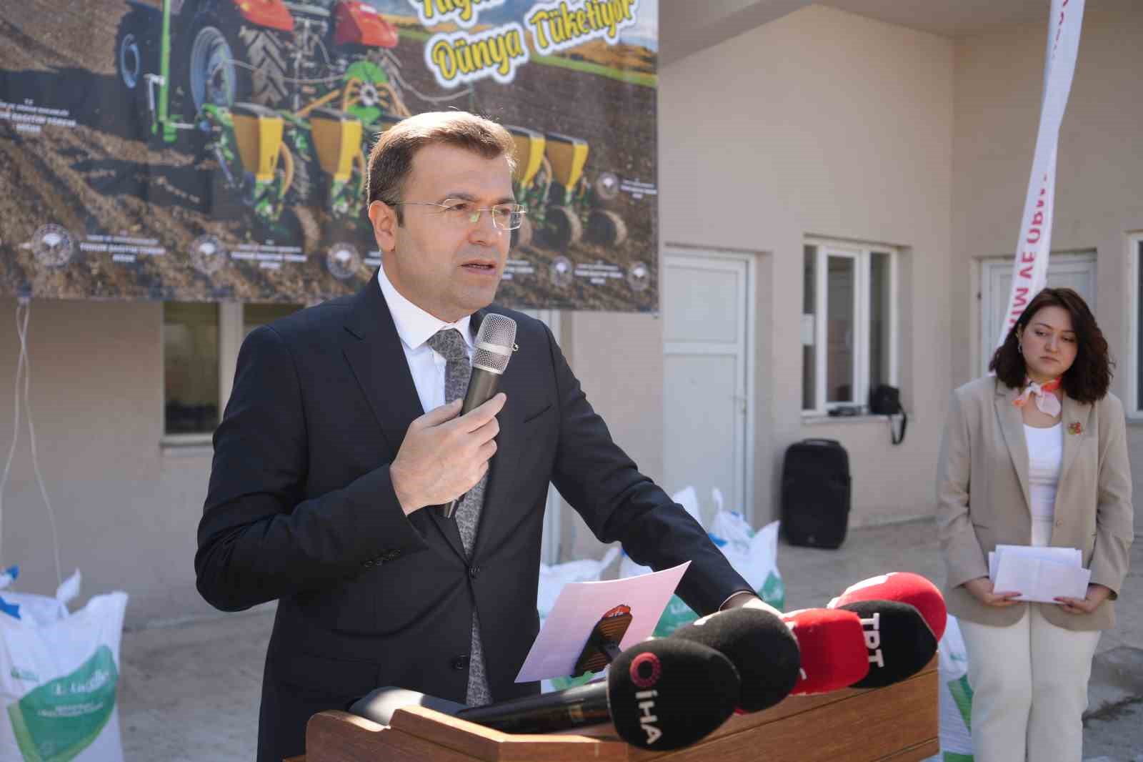 Niğde’de üreticilere tohum ve çilek fidesi desteği: 522 üreticiye dağıtım yapıldı
