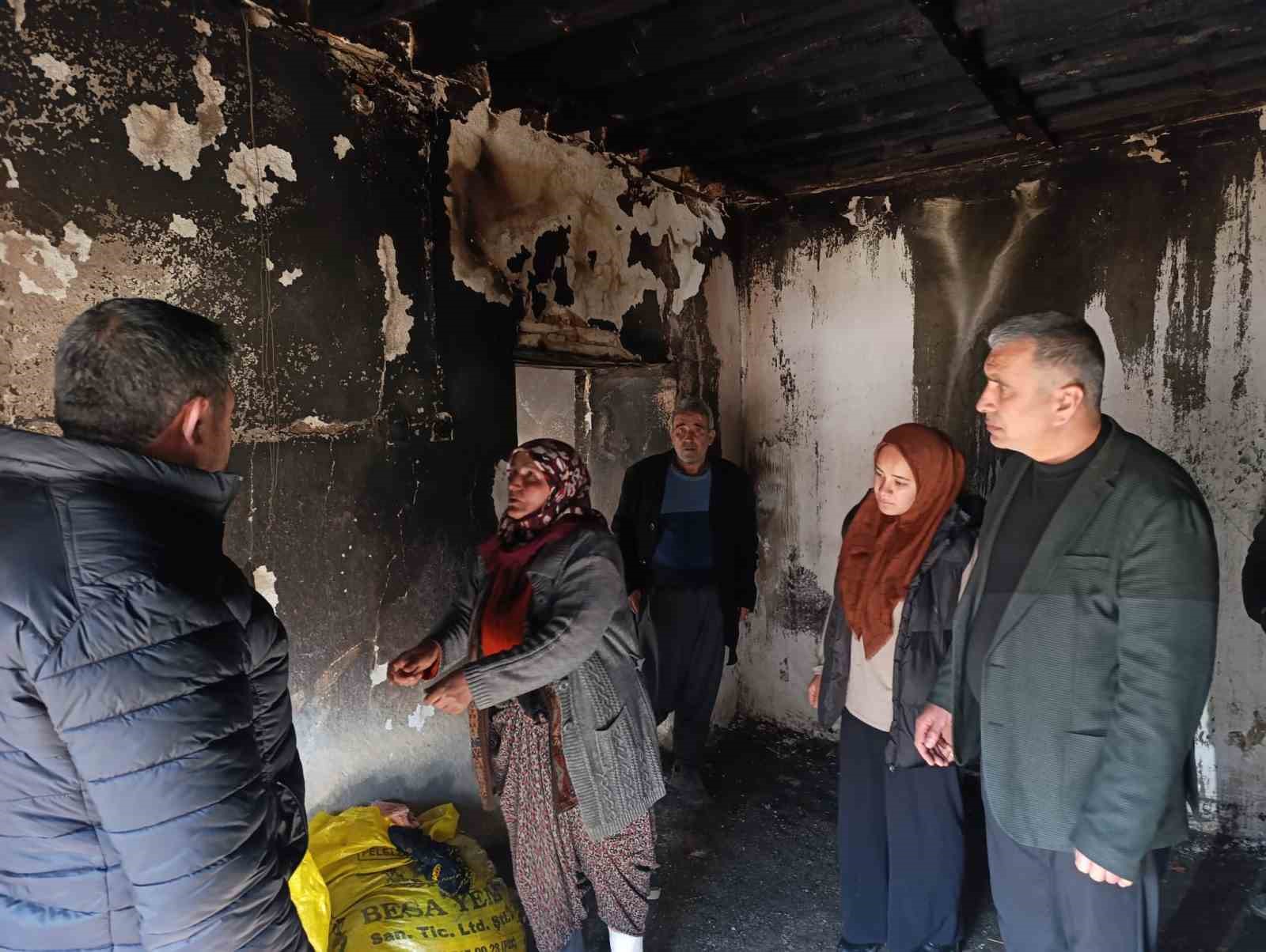 Niğde’de yangın çıkan evde inceleme yapıldı
