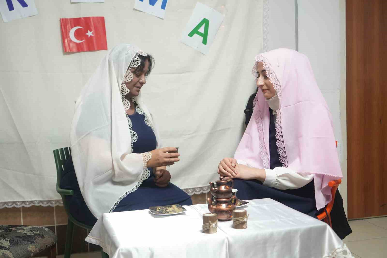 Niğde’deki drama kursu, katılımcılarına özgüven kazandırıyor
