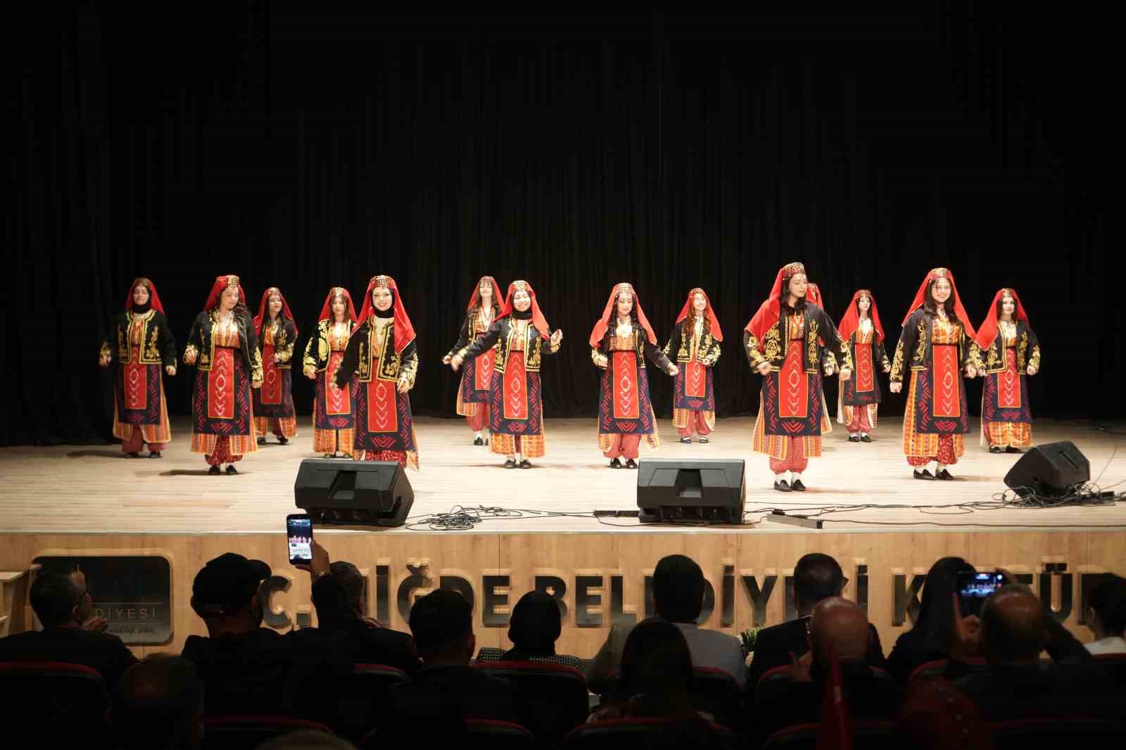 Niğde’deki Nevruz etkinliklerinde Türk dünyası ezgileri sahnelendi
