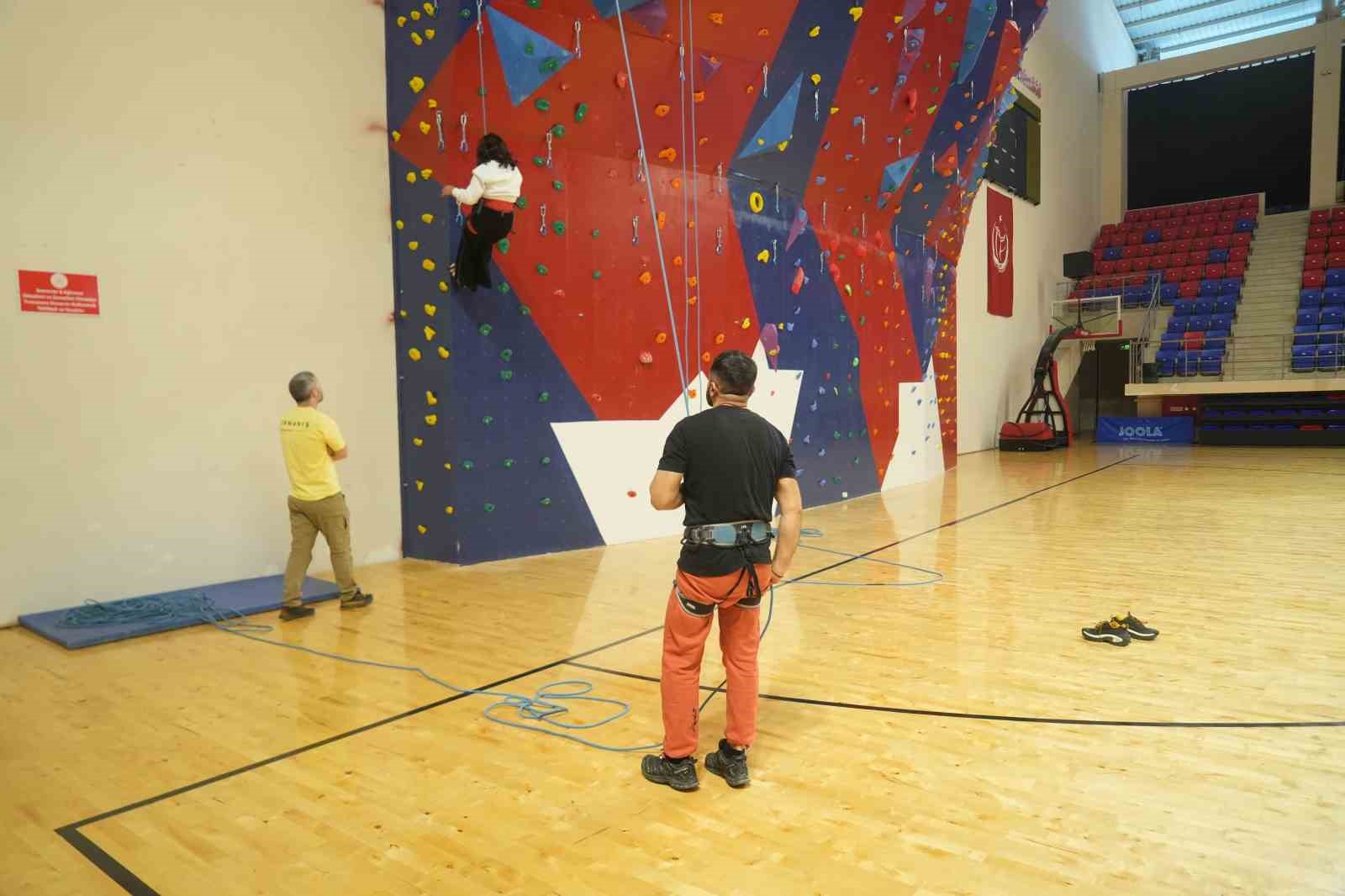 Niğde’deki tırmanış duvarı geleceğin dağcılarını yetiştirecek
