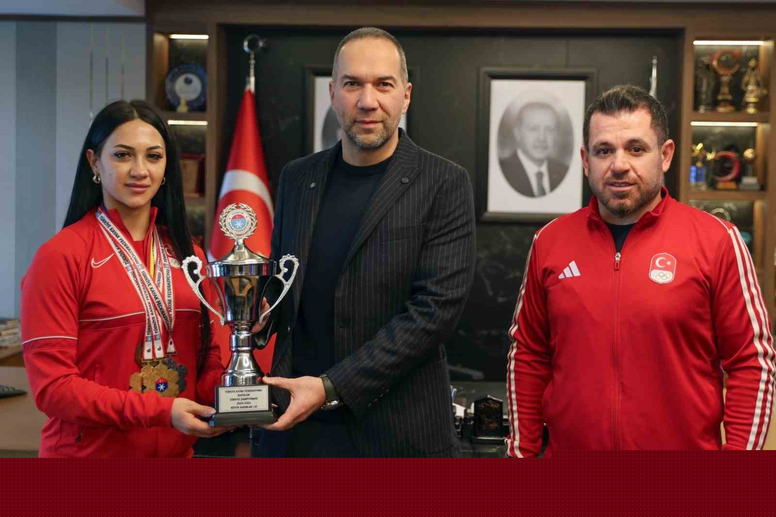 Niğdeli sporcu Ebru Tuncer’den çifte gurur
