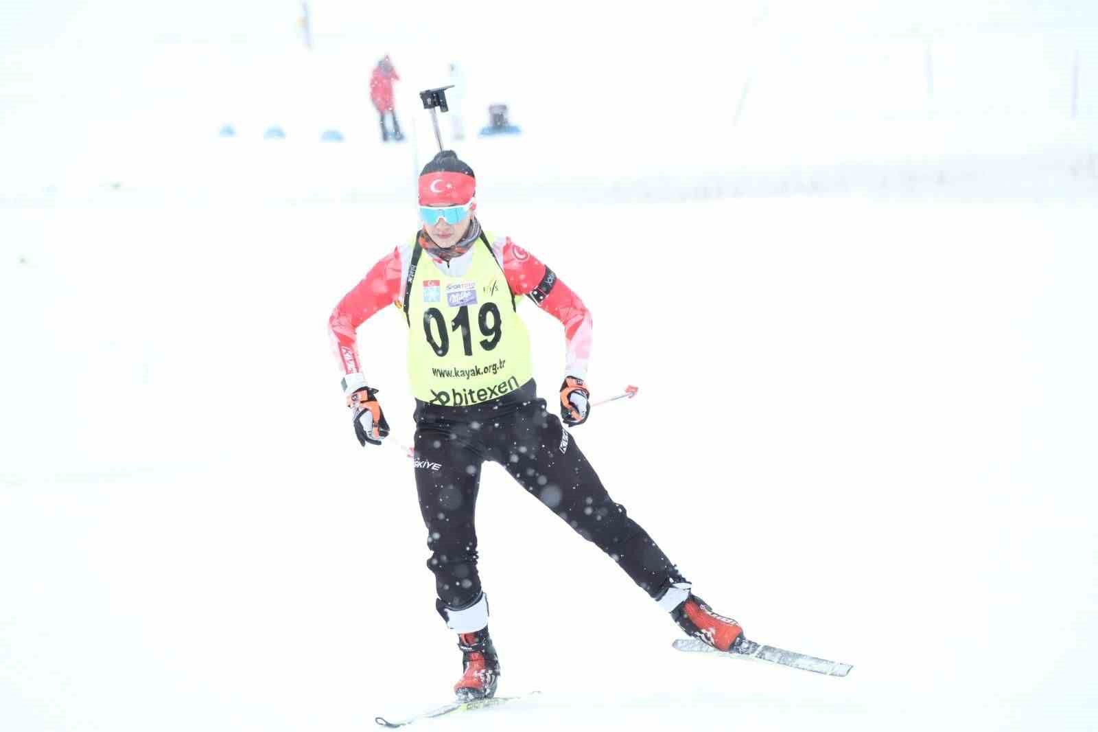 Niğdeli sporcu, milli kayakçı Ebru Tuncer Erzurum’daki yarışı zirvede tamamladı
