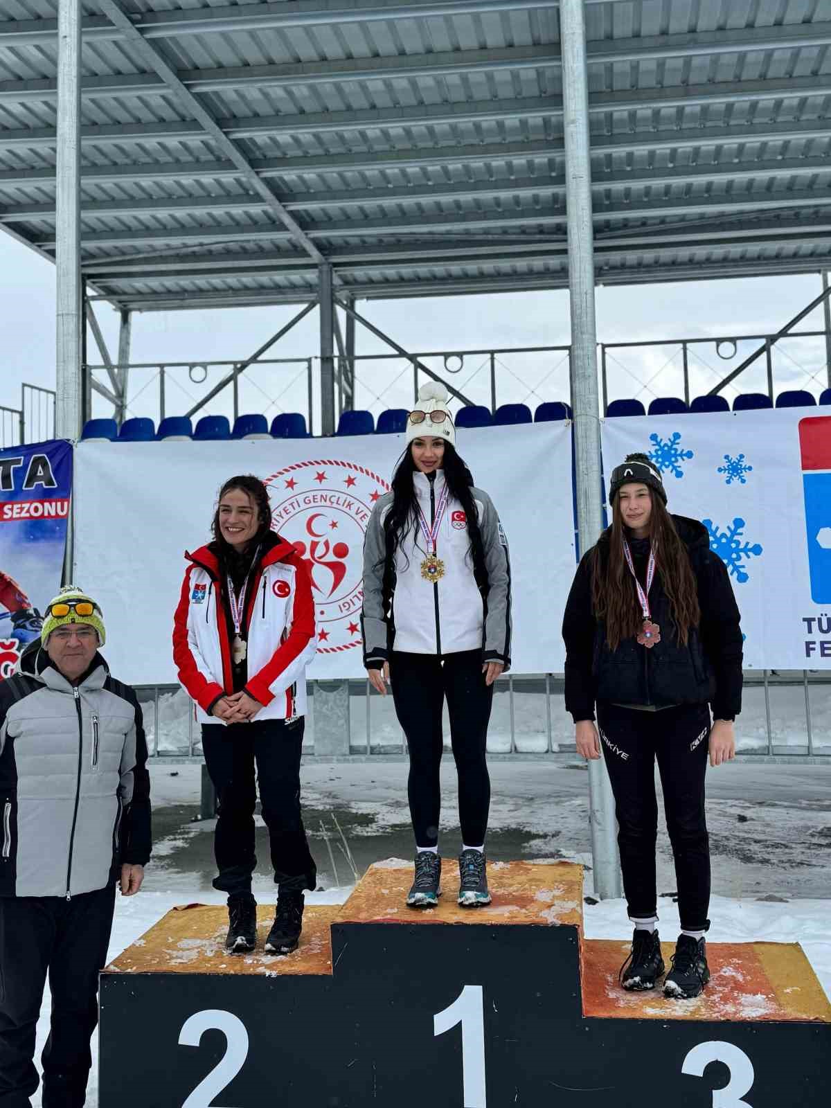 Niğdeli sporcu, milli kayakçı Ebru Tuncer Erzurum’daki yarışı zirvede tamamladı
