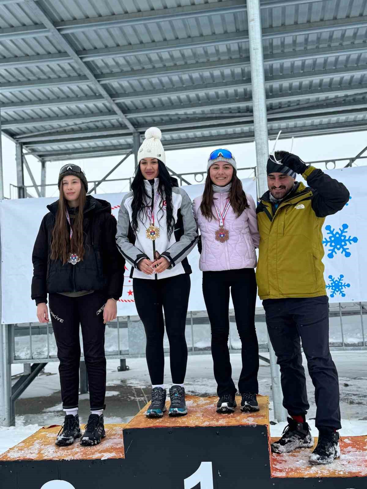 Niğdeli sporcu, milli kayakçı Ebru Tuncer Erzurum’daki yarışı zirvede tamamladı
