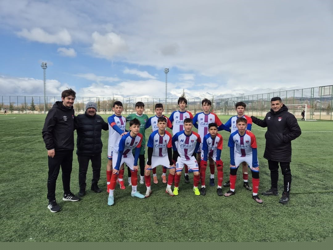 Niğdeli sporculardan milli takım yolunda büyük başarı
