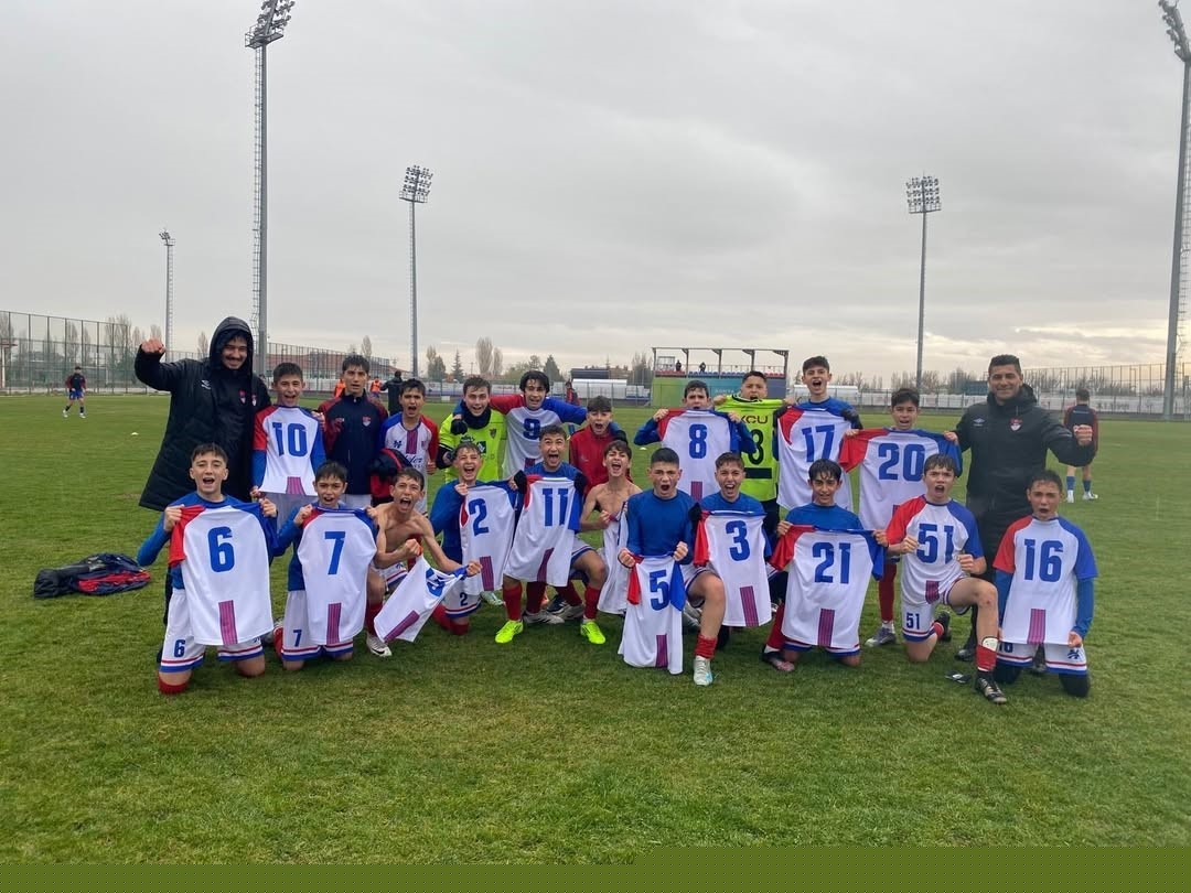 Niğdeli sporculardan milli takım yolunda büyük başarı
