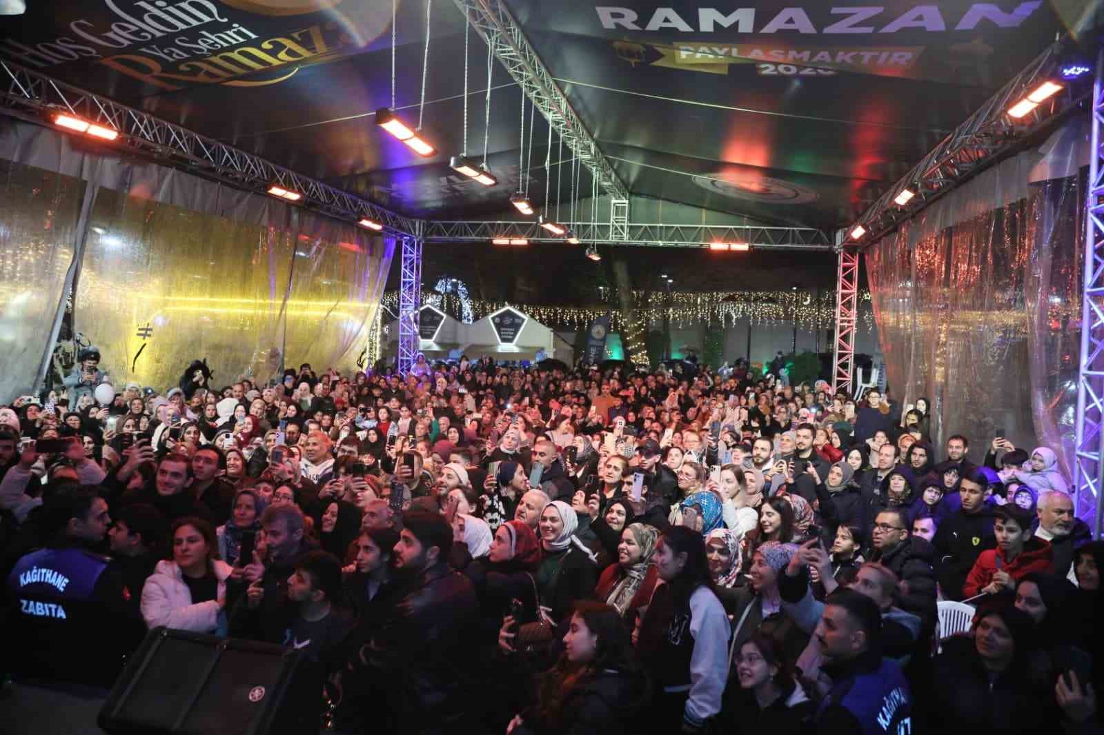 Nihat Hatipoğlu Kağıthane’de binlerce kişiye seslendi
