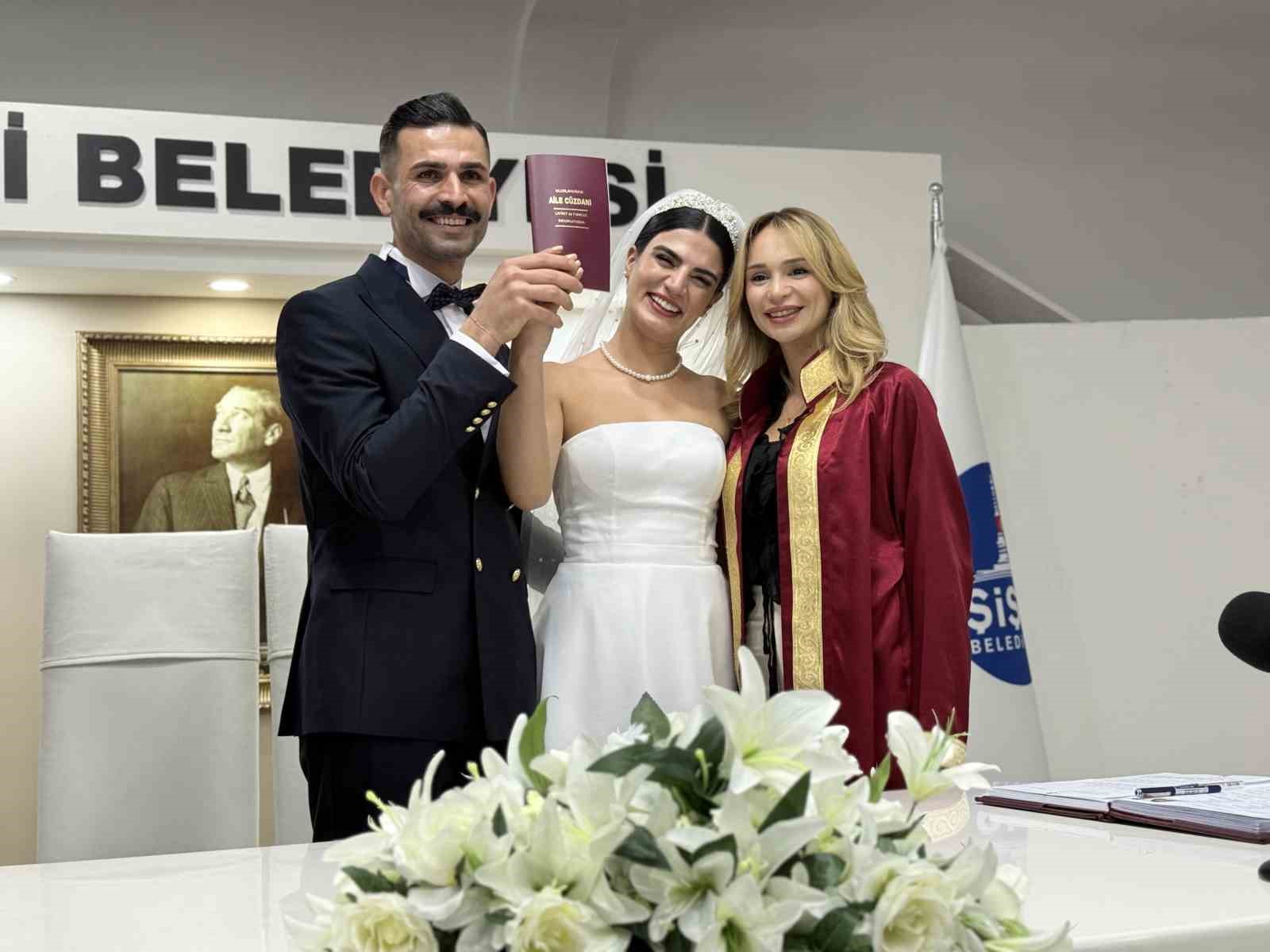 Nikah salonlarında ‘14 Şubat’ yoğunluğu: 14 çift ‘Sevgililer Günü’nde evlendi
