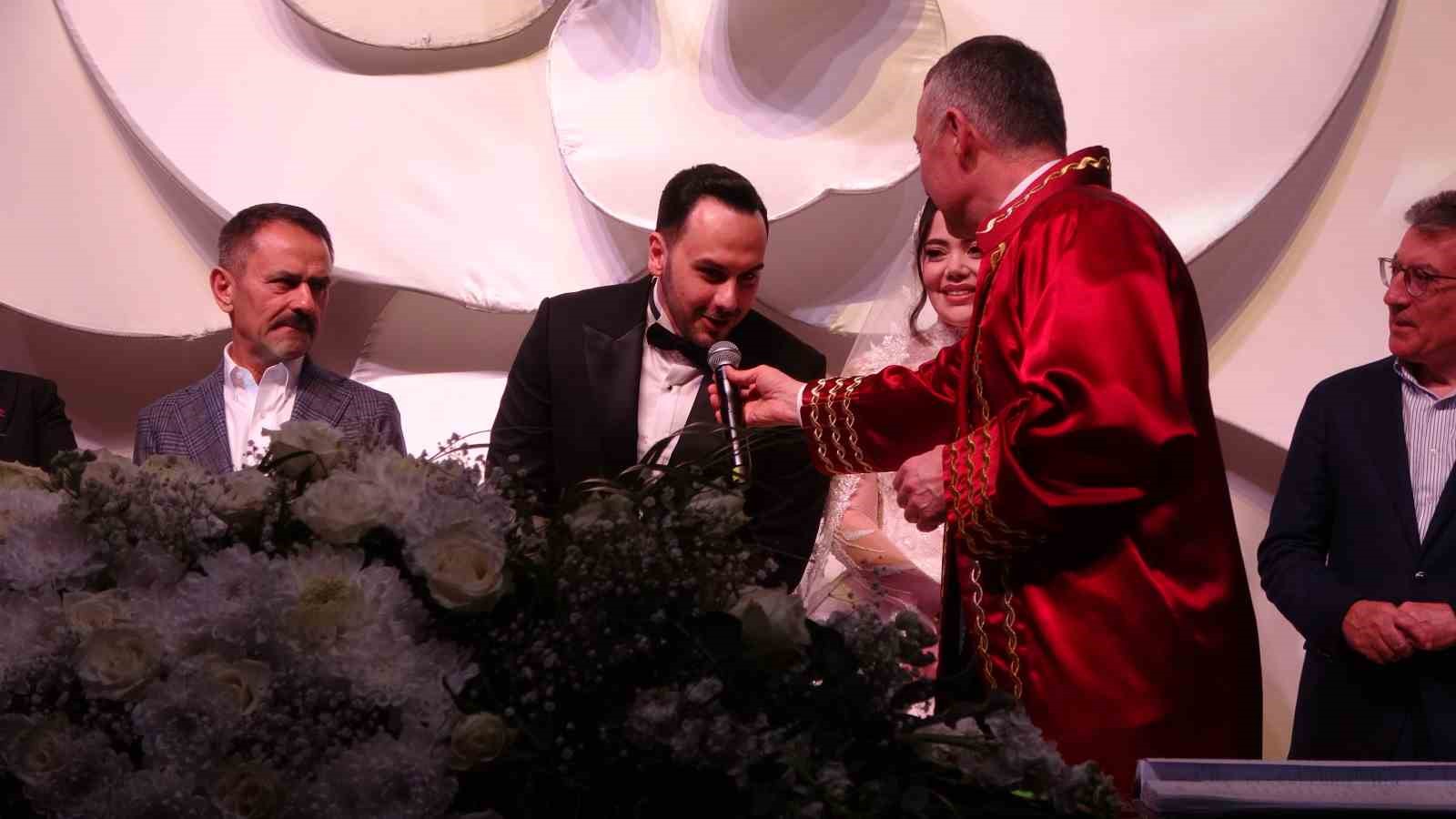 Nikah töreni siyaset camiasını bir araya getirdi
