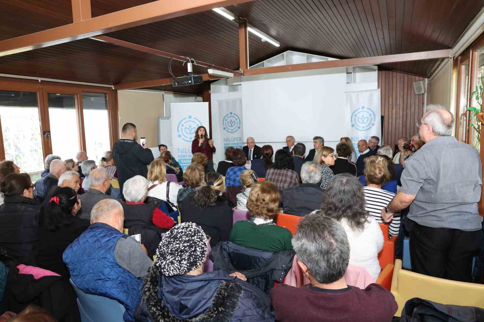 Nilüfer Belediye Başkanı Şadi Özdemir emeklilerle bir araya geldi
Nilüfer Belediye Başkanı Şadi Özdemir emeklilerle bir araya geldi