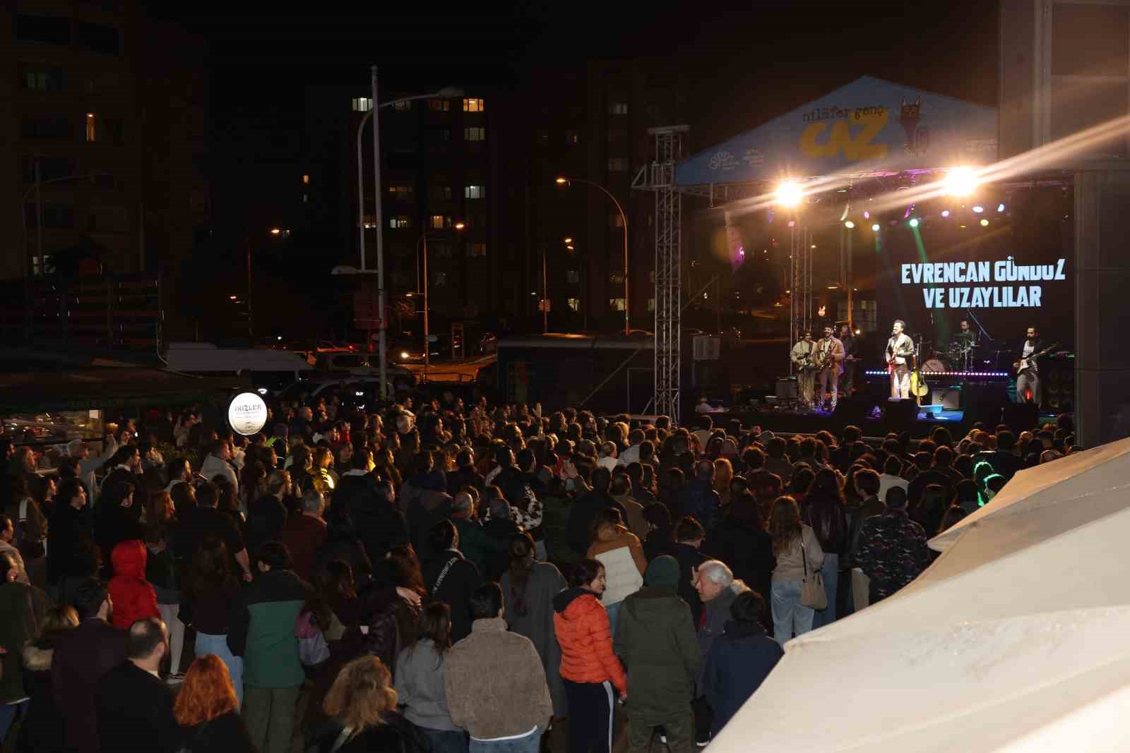 Nilüfer Genç Caz Evrencan Gündüz ile final yaptı
Nilüfer Genç Caz Evrencan Gündüz ile final yaptı