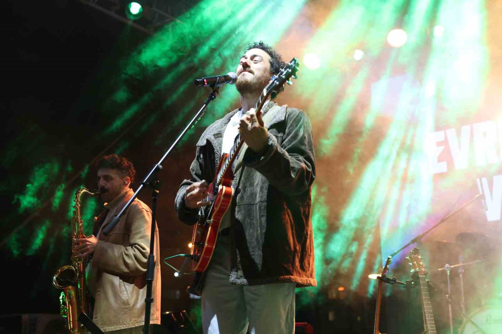 Nilüfer Genç Caz Evrencan Gündüz ile final yaptı
Nilüfer Genç Caz Evrencan Gündüz ile final yaptı