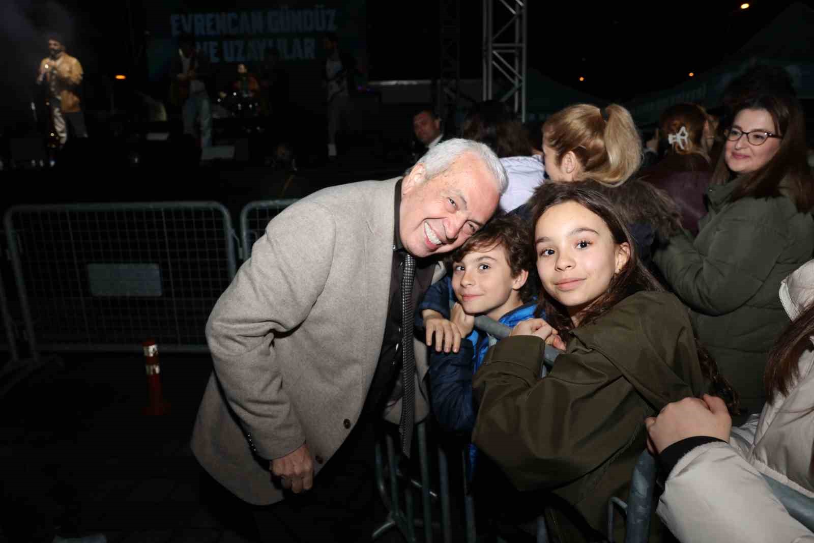 Nilüfer Genç Caz Evrencan Gündüz ile final yaptı
Nilüfer Genç Caz Evrencan Gündüz ile final yaptı