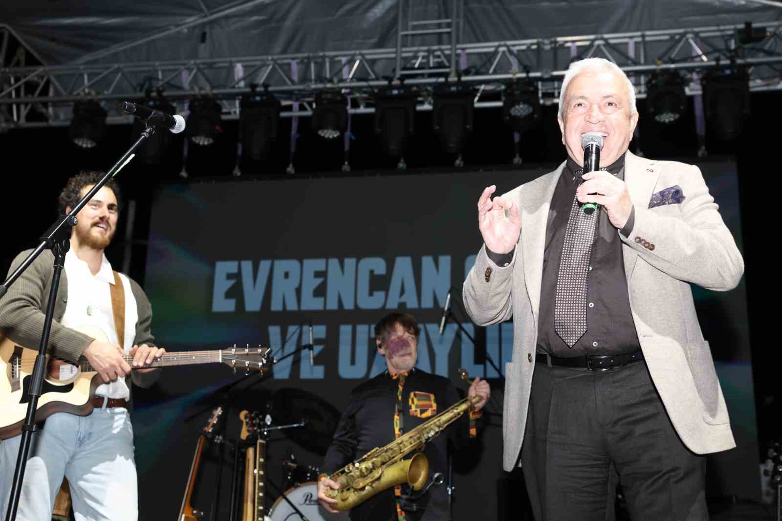 Nilüfer Genç Caz Evrencan Gündüz ile final yaptı
Nilüfer Genç Caz Evrencan Gündüz ile final yaptı