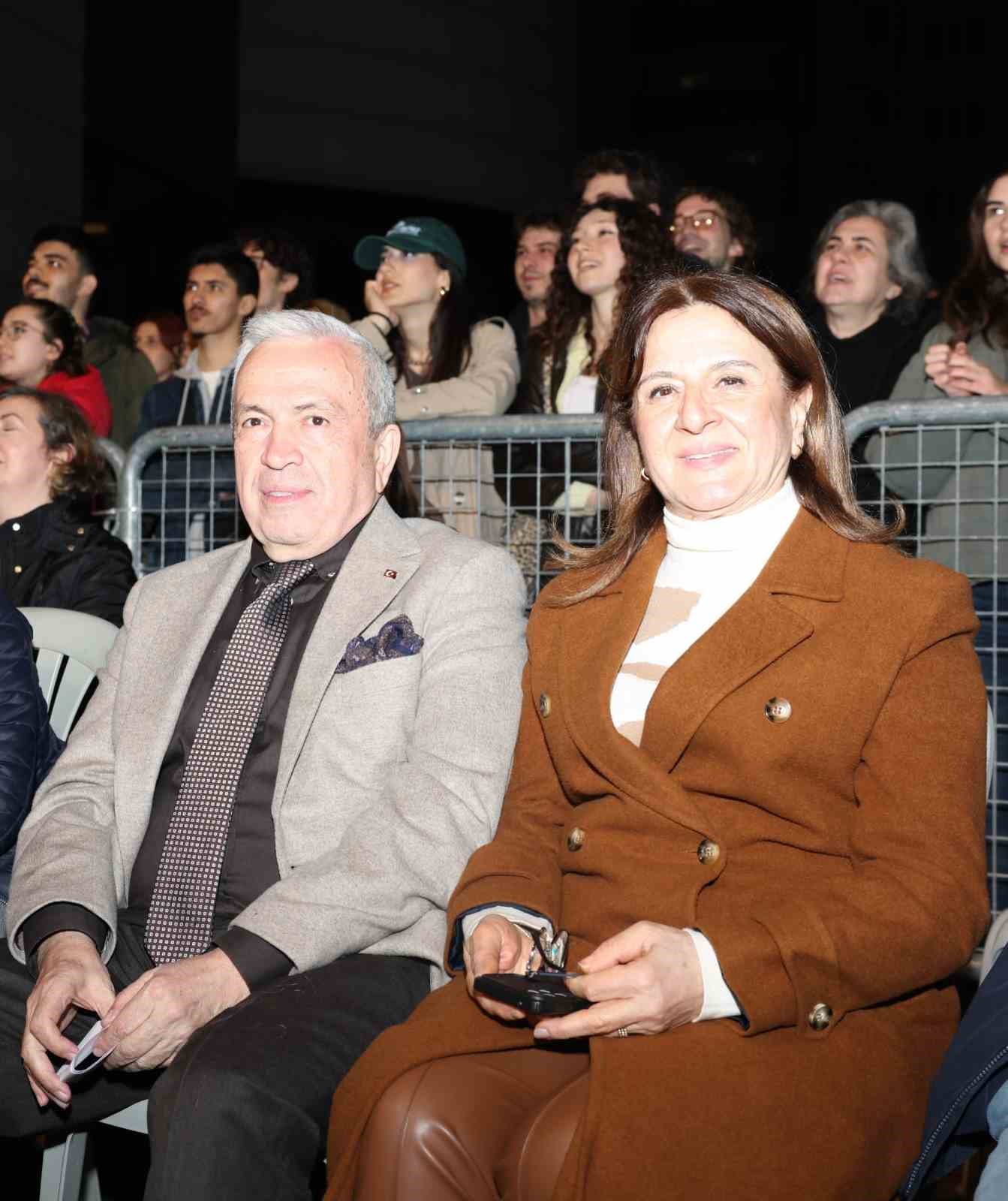 Nilüfer Genç Caz Evrencan Gündüz ile final yaptı
Nilüfer Genç Caz Evrencan Gündüz ile final yaptı