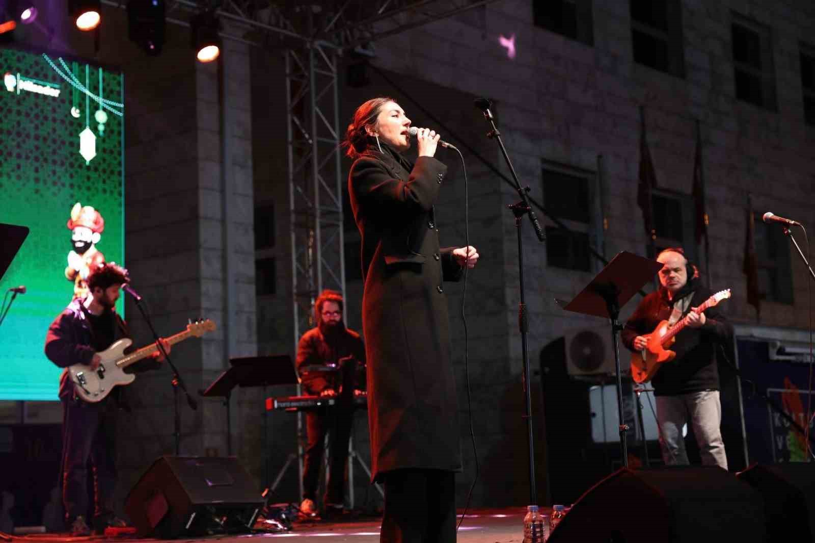 Nilüfer Ramazan Sokağı’nda Ezginin Günlüğü ile unutulmaz gece
