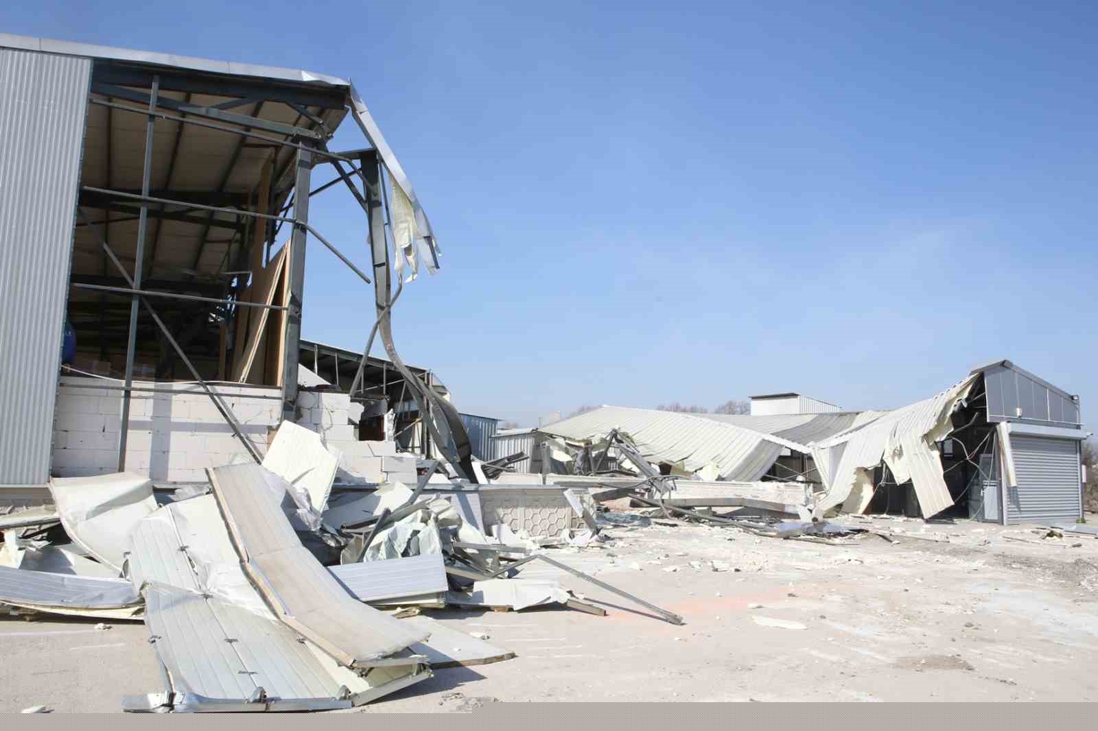 Nilüfer’de 4 kaçak bina yıkıldı
