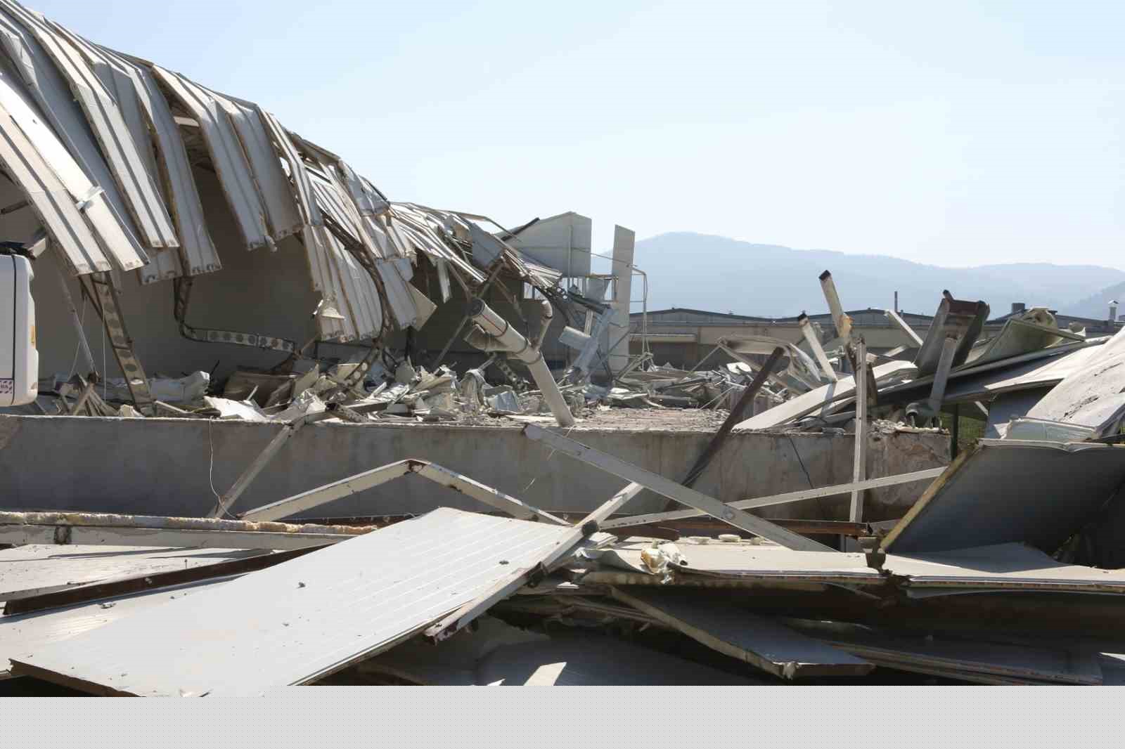 Nilüfer’de 4 kaçak bina yıkıldı
