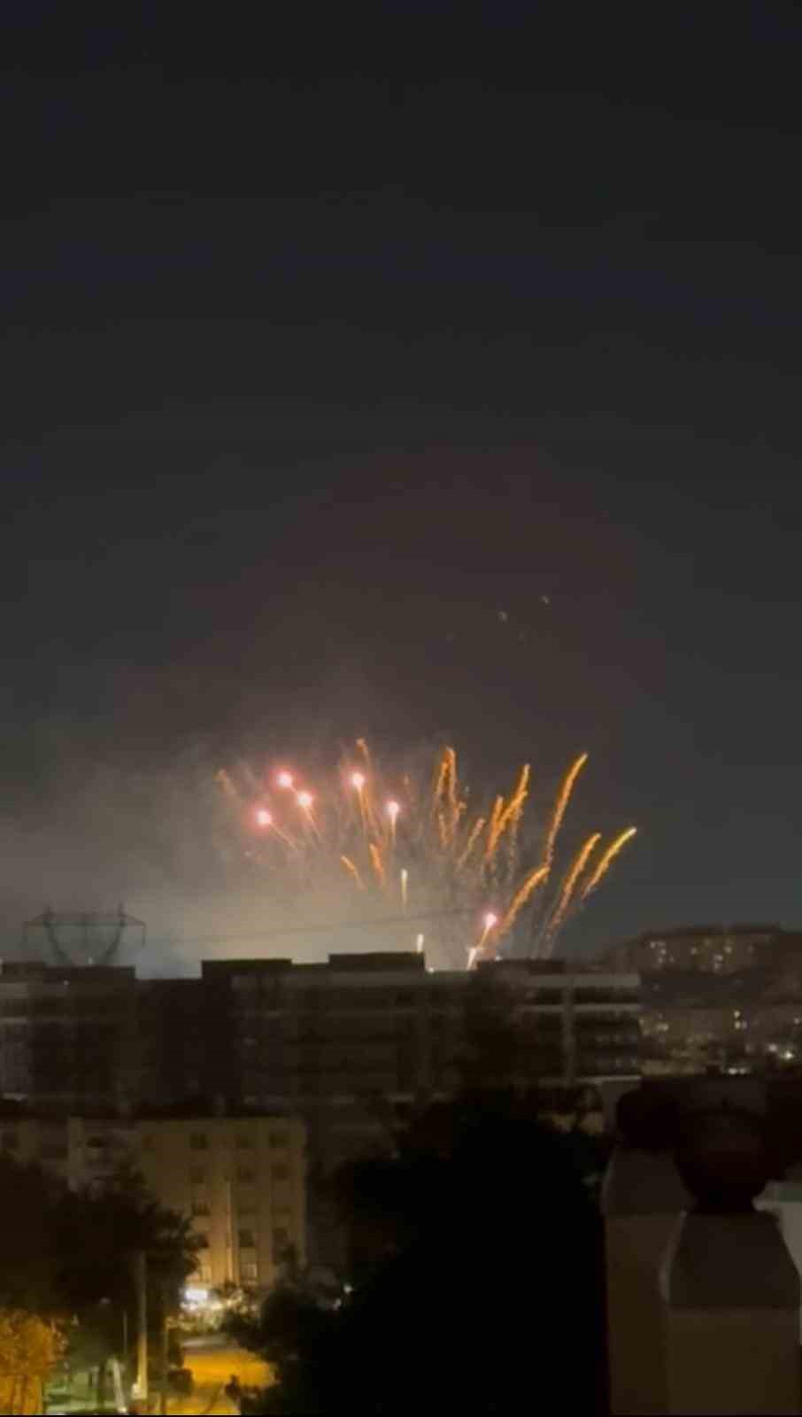 Nilüfer’de gelişi güzel atılan havai fişekler geceyi aydınlattı, binlerce kuşun hayatını kararttı
Nilüfer’de gelişi güzel atılan havai fişekler geceyi aydınlattı, binlerce kuşun hayatını kararttı