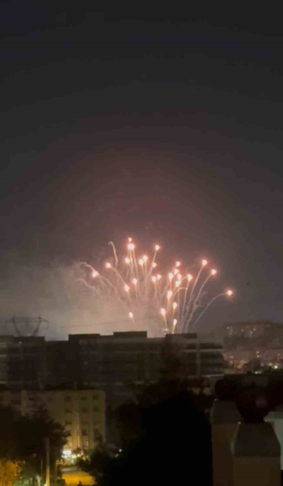 Nilüfer’de gelişi güzel atılan havai fişekler geceyi aydınlattı, binlerce kuşun hayatını kararttı
Nilüfer’de gelişi güzel atılan havai fişekler geceyi aydınlattı, binlerce kuşun hayatını kararttı