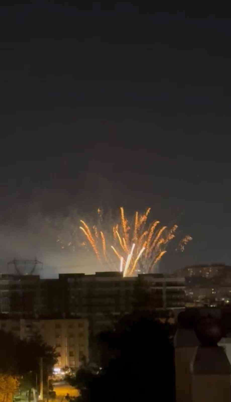 Nilüfer’de gelişi güzel atılan havai fişekler geceyi aydınlattı, binlerce kuşun hayatını kararttı
Nilüfer’de gelişi güzel atılan havai fişekler geceyi aydınlattı, binlerce kuşun hayatını kararttı