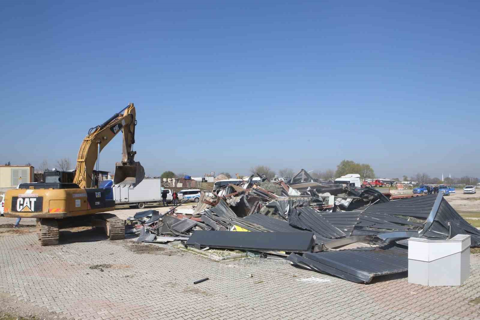 Nilüfer’de kaçak yapılar yıkıldı
