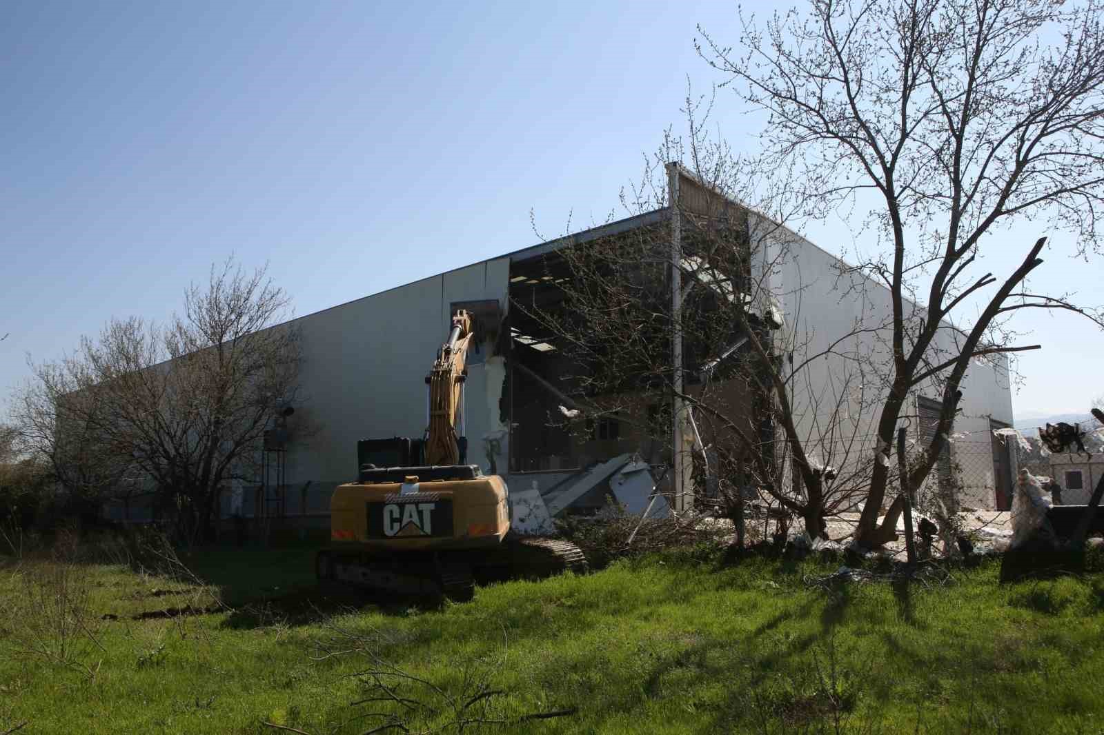 Nilüfer’de kaçak yapılar yıkıldı
