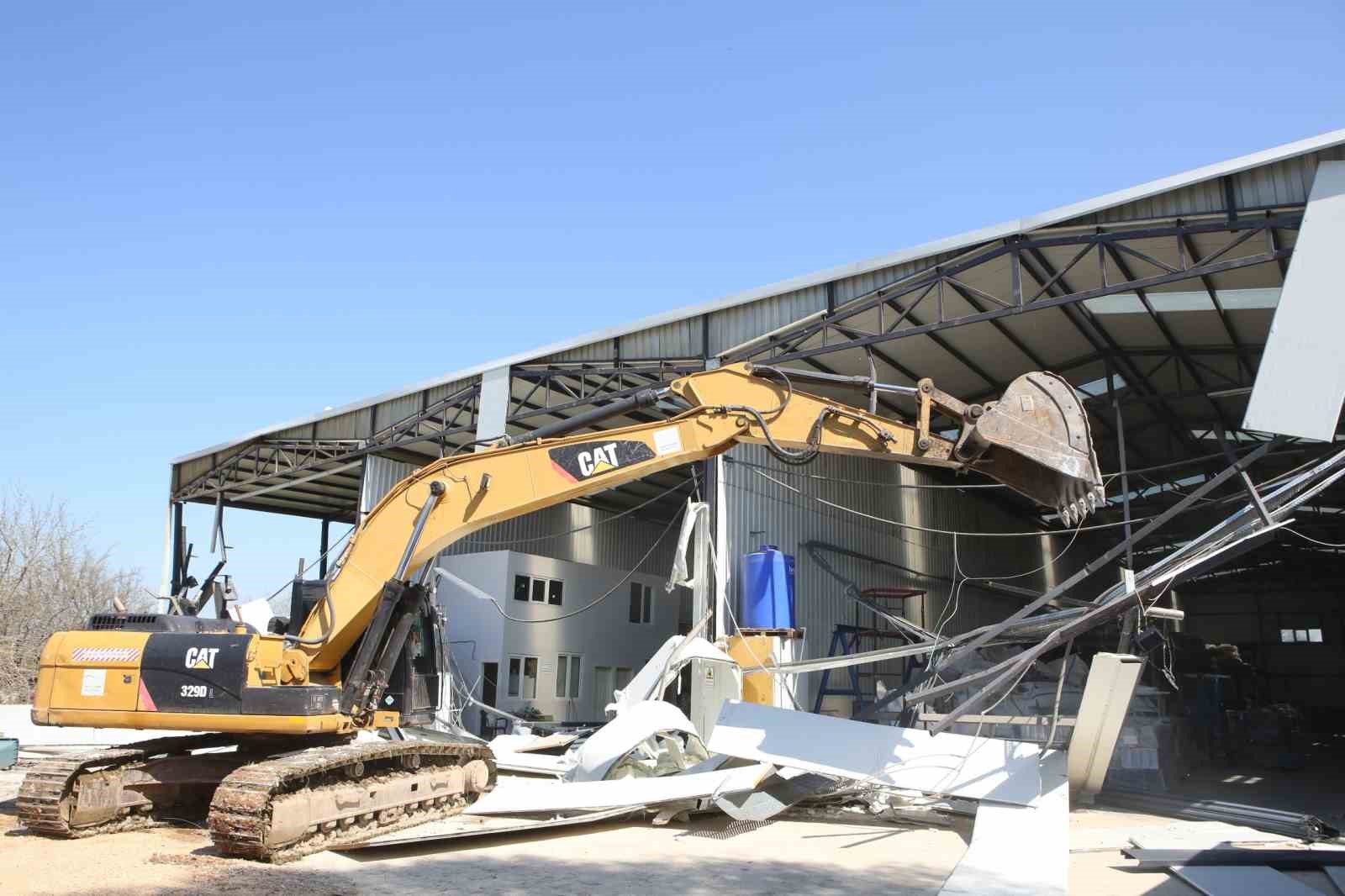 Nilüfer’de kaçak yapılar yıkıldı
