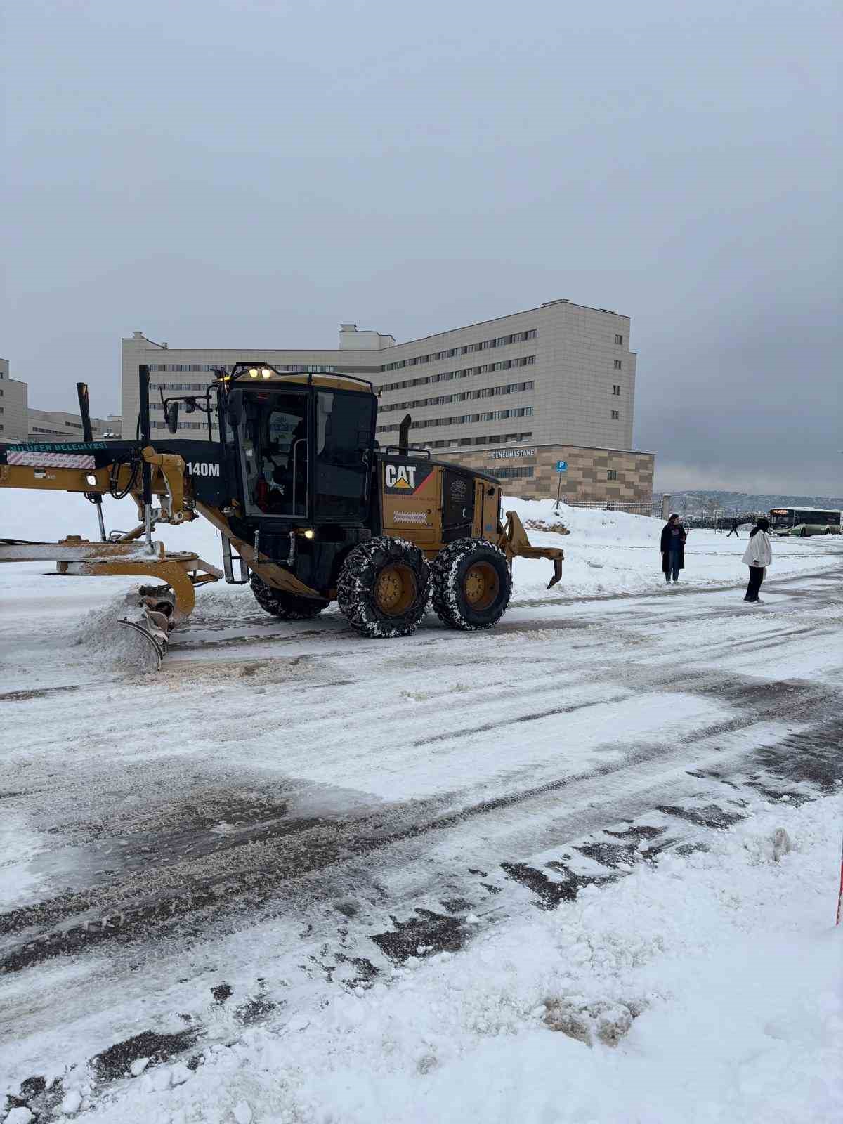 Nilüfer’de kar yağışına karşı kesintisiz mesai
