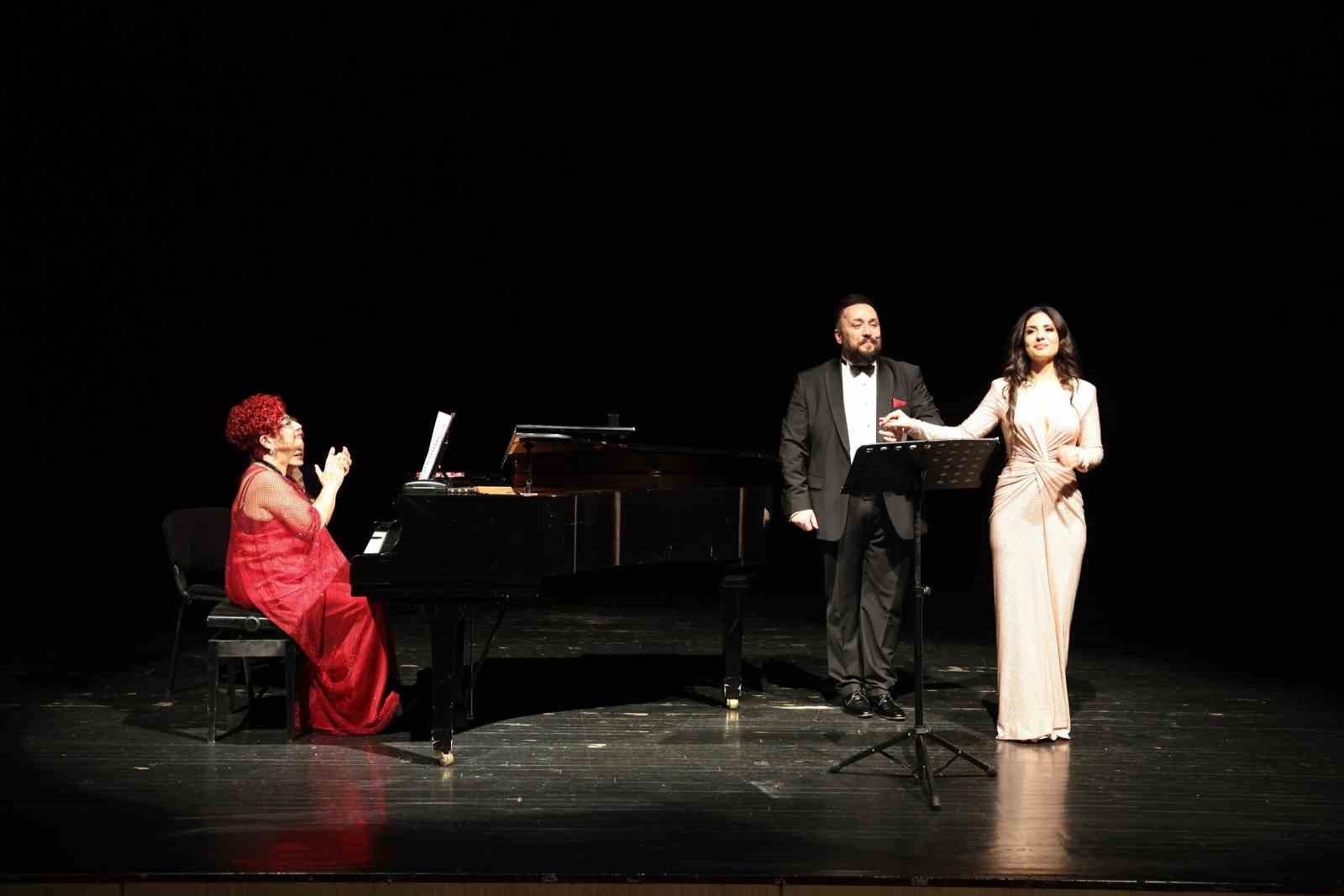 Nilüfer’de müzik dolu bir ’Sevgililer Günü’ akşamı
