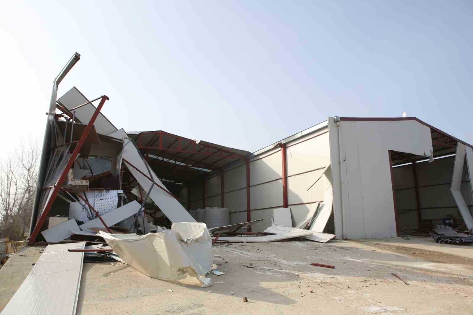 Nilüfer’de tarım alanındaki 900 metrekarelik kaçak yapı yıkıldı
