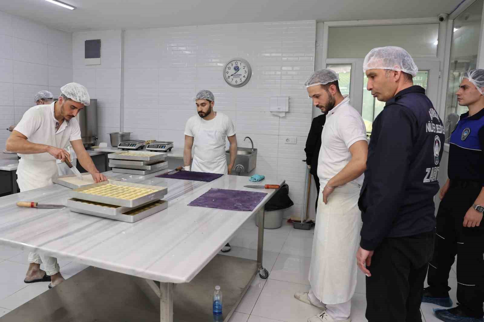 Nilüfer’de tatlı üreticilerine sıkı denetim
