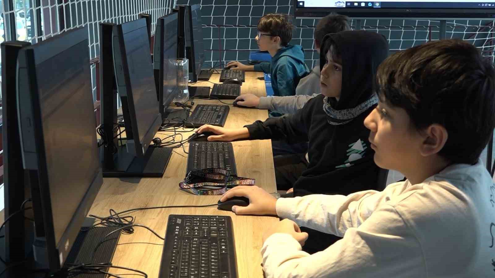 Nilüferli çocuklar hem eğleniyorlar, hem öğreniyorlar
Nilüferli çocuklar hem eğleniyorlar, hem öğreniyorlar
