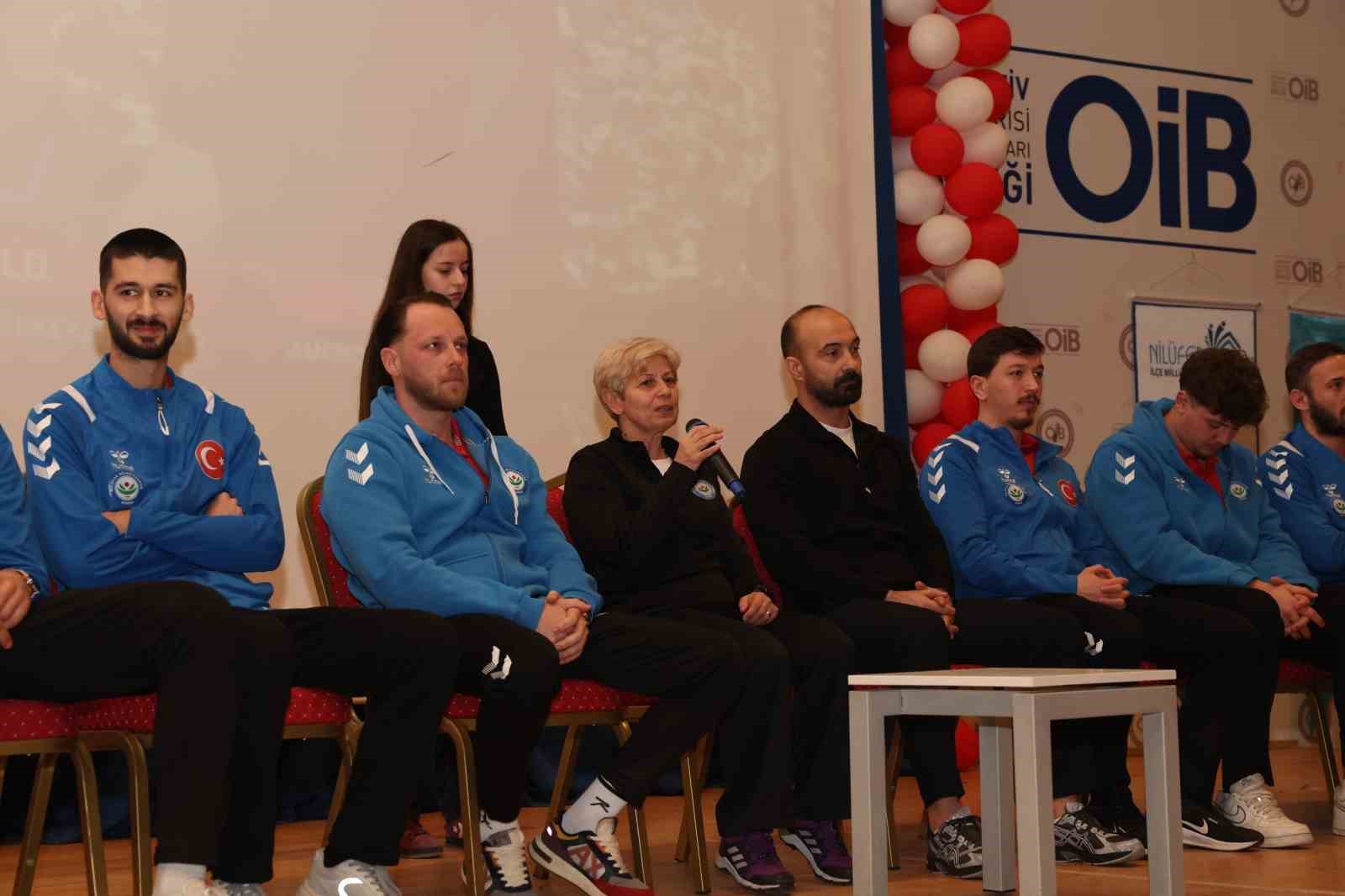 Nilüferli hentbolcular gençlerle buluştu
