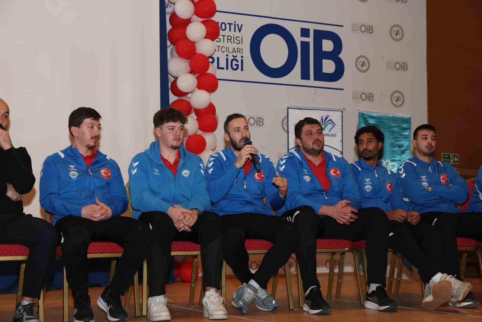 Nilüferli hentbolcular gençlerle buluştu
